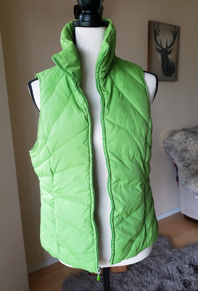 Cozy Kenneth Cole down vest 💚